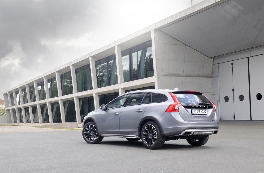  Volvo V60 T5 Cross Country 2015 года  (фото 21 из 38)